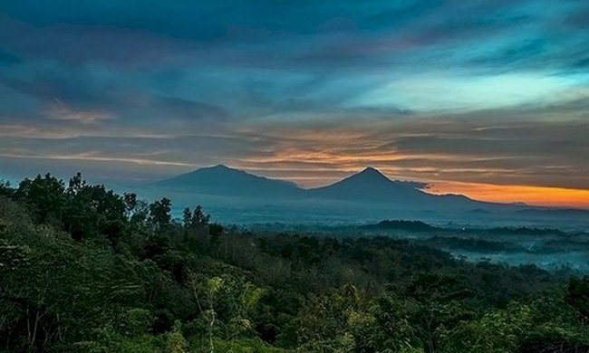 Borobudur sunrise from hill and Merapi Prambanan